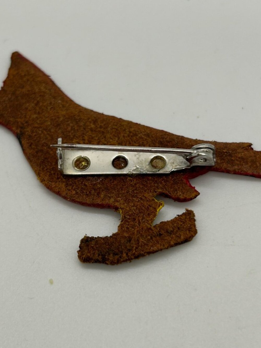 Vintage Cardinal Brooch Handcrafted Leather Birds Hand Painted - Picture 9 of 15